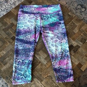 Fabletics cropped leggings. Size XL